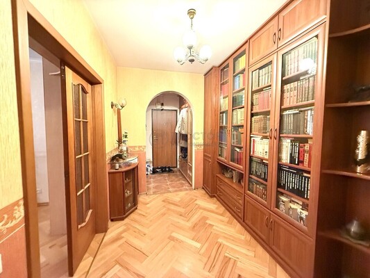 Продам трехкомнатную (3-комн.) квартиру, Миклухо-Маклая ул, 20, Москва г