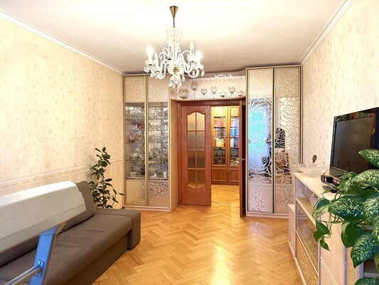 Продам трехкомнатную (3-комн.) квартиру, Миклухо-Маклая ул, 20, Москва г