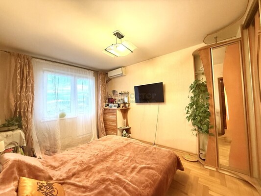 Продам трехкомнатную (3-комн.) квартиру, Миклухо-Маклая ул, 20, Москва г
