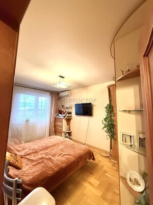 Продам трехкомнатную (3-комн.) квартиру, Миклухо-Маклая ул, 20, Москва г