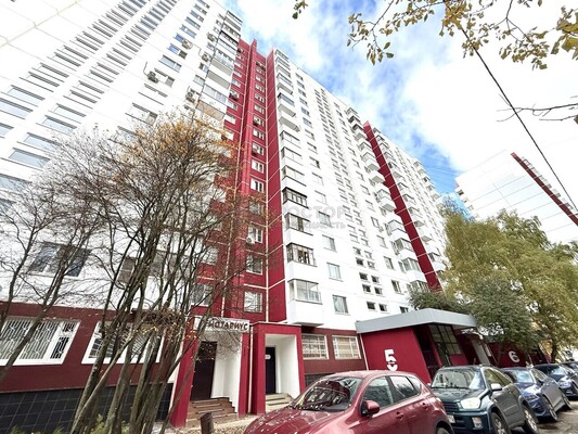 Продам трехкомнатную (3-комн.) квартиру, Миклухо-Маклая ул, 20, Москва г