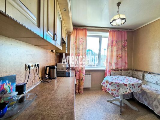 Продам трехкомнатную (3-комн.) квартиру, Ольховая ул, 20, Санкт-Петербург г