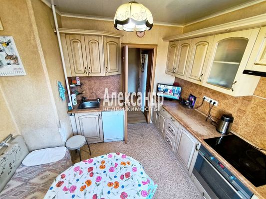 Продам трехкомнатную (3-комн.) квартиру, Ольховая ул, 20, Санкт-Петербург г