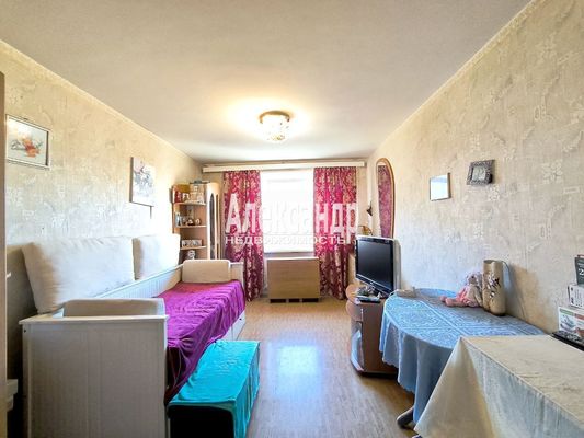 Продам трехкомнатную (3-комн.) квартиру, Ольховая ул, 20, Санкт-Петербург г