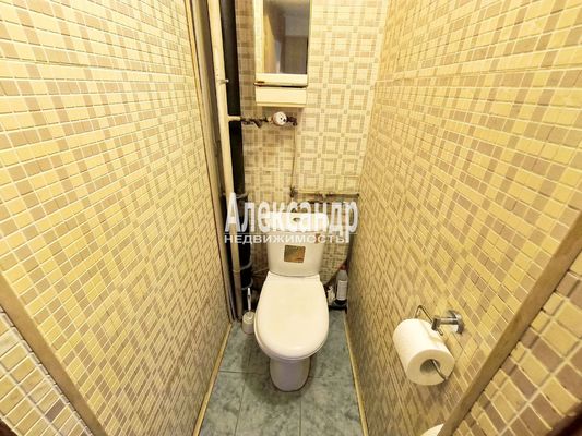 Продам трехкомнатную (3-комн.) квартиру, Ольховая ул, 20, Санкт-Петербург г