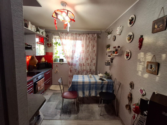 Продам двухкомнатную (2-комн.) квартиру, Молодежный проезд, 4, Мурманск г