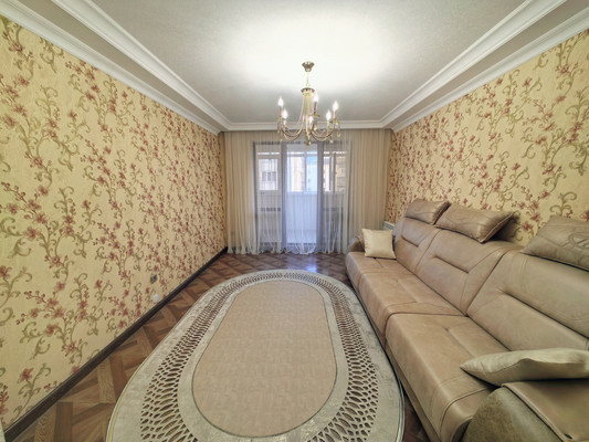 Продам трехкомнатную (3-комн.) квартиру, Профсоюзная ул, 224, Вольный Аул кп