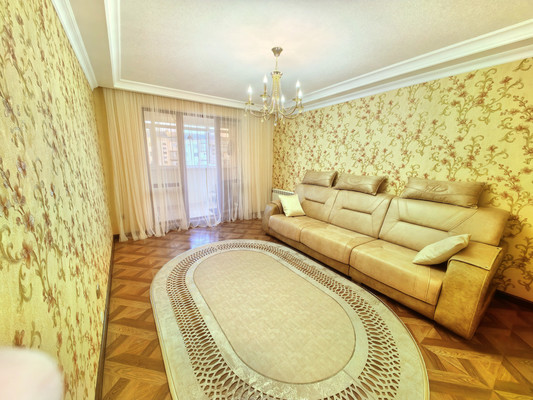 Продам трехкомнатную (3-комн.) квартиру, Профсоюзная ул, 224, Вольный Аул кп
