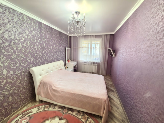 Продам трехкомнатную (3-комн.) квартиру, Профсоюзная ул, 224, Вольный Аул кп