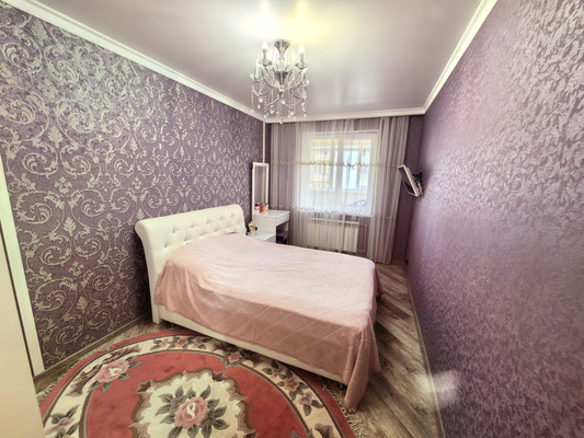 Продам трехкомнатную (3-комн.) квартиру, Профсоюзная ул, 224, Вольный Аул кп