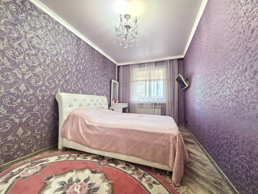 Продам трехкомнатную (3-комн.) квартиру, Профсоюзная ул, 224, Вольный Аул кп