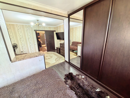 Продам трехкомнатную (3-комн.) квартиру, Профсоюзная ул, 224, Вольный Аул кп