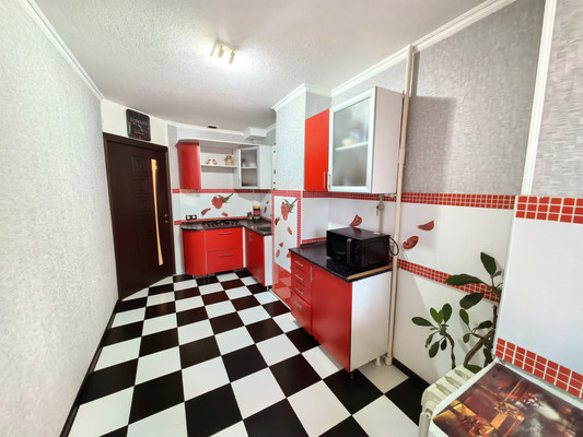 Продам трехкомнатную (3-комн.) квартиру, Профсоюзная ул, 224, Вольный Аул кп