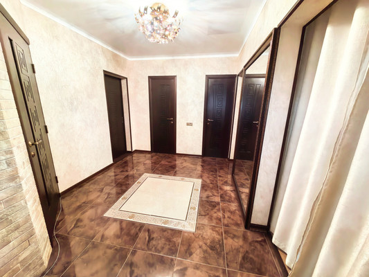 Продам трехкомнатную (3-комн.) квартиру, Профсоюзная ул, 224, Вольный Аул кп