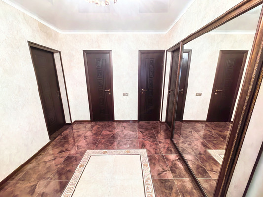Продам трехкомнатную (3-комн.) квартиру, Профсоюзная ул, 224, Вольный Аул кп