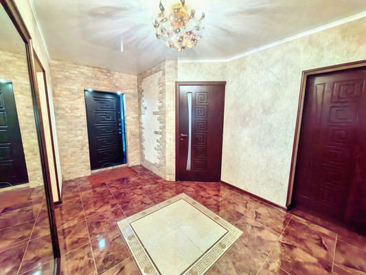 Продам трехкомнатную (3-комн.) квартиру, Профсоюзная ул, 224, Вольный Аул кп