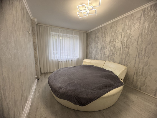 Продам трехкомнатную (3-комн.) квартиру, Солнечная ул, 11, Жуковский г