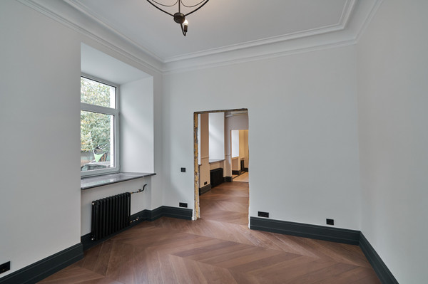 Продам трехкомнатную (3-комн.) квартиру, Бронная М. ул, 17к1, Москва г