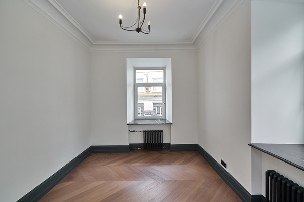 Продам трехкомнатную (3-комн.) квартиру, Бронная М. ул, 17к1, Москва г