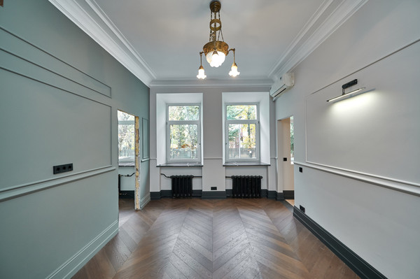 Продам трехкомнатную (3-комн.) квартиру, Бронная М. ул, 17к1, Москва г