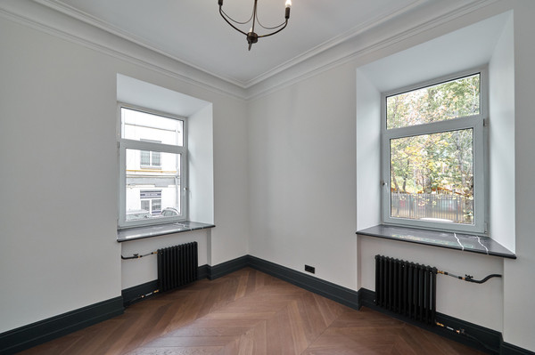Продам трехкомнатную (3-комн.) квартиру, Бронная М. ул, 17к1, Москва г