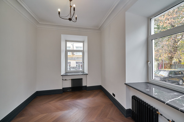 Продам трехкомнатную (3-комн.) квартиру, Бронная М. ул, 17к1, Москва г