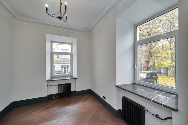 Продам трехкомнатную (3-комн.) квартиру, Бронная М. ул, 17к1, Москва г