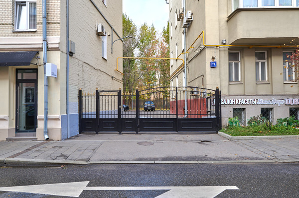 Продам трехкомнатную (3-комн.) квартиру, Бронная М. ул, 17к1, Москва г
