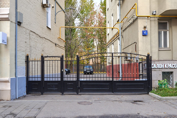 Продам трехкомнатную (3-комн.) квартиру, Бронная М. ул, 17к1, Москва г