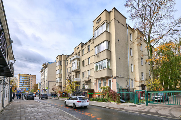 Продам трехкомнатную (3-комн.) квартиру, Бронная М. ул, 17к1, Москва г