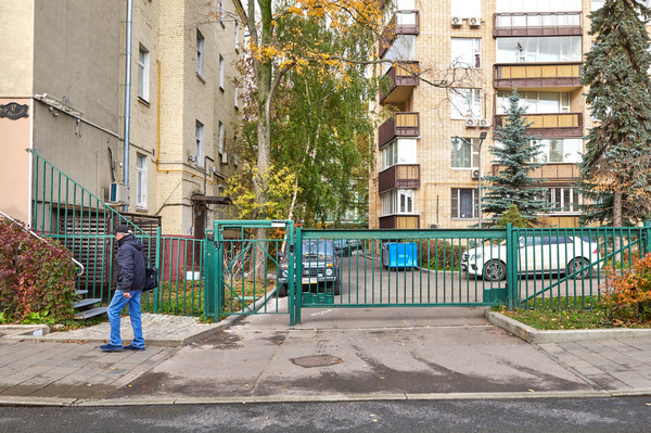 Продам трехкомнатную (3-комн.) квартиру, Бронная М. ул, 17к1, Москва г