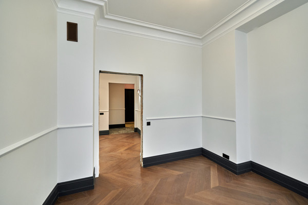 Продам трехкомнатную (3-комн.) квартиру, Бронная М. ул, 17к1, Москва г