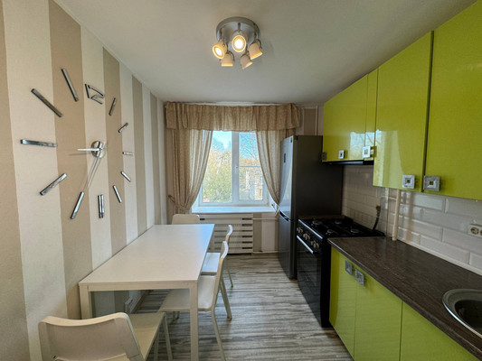 Продам трехкомнатную (3-комн.) квартиру, Первостроителей пр-кт, 20, Комсомольск-на-Амуре г
