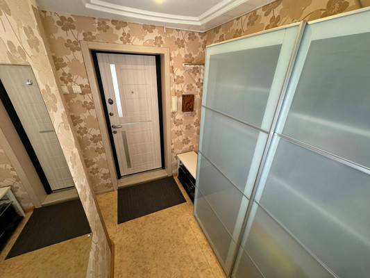 Продам трехкомнатную (3-комн.) квартиру, Первостроителей пр-кт, 20, Комсомольск-на-Амуре г