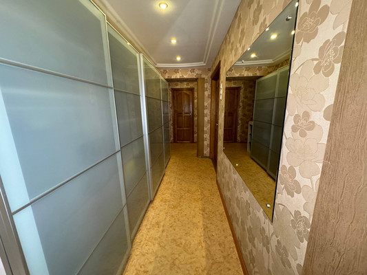 Продам трехкомнатную (3-комн.) квартиру, Первостроителей пр-кт, 20, Комсомольск-на-Амуре г