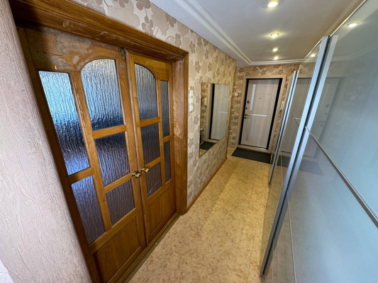 Продам трехкомнатную (3-комн.) квартиру, Первостроителей пр-кт, 20, Комсомольск-на-Амуре г