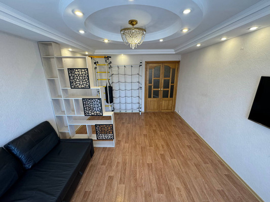 Продам трехкомнатную (3-комн.) квартиру, Первостроителей пр-кт, 20, Комсомольск-на-Амуре г