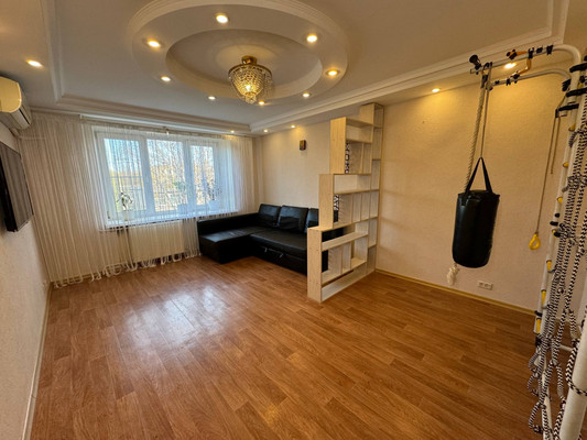 Продам трехкомнатную (3-комн.) квартиру, Первостроителей пр-кт, 20, Комсомольск-на-Амуре г
