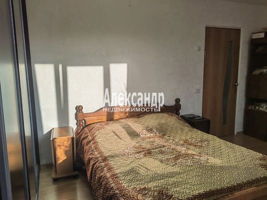 Продам двухкомнатную (2-комн.) квартиру, Пролетарская ул, 15, Волхов г