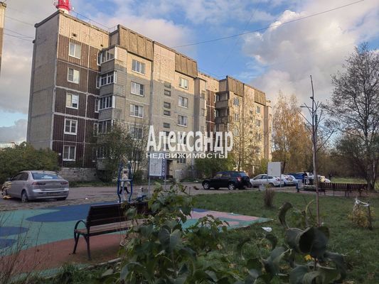 Продам двухкомнатную (2-комн.) квартиру, Пролетарская ул, 15, Волхов г