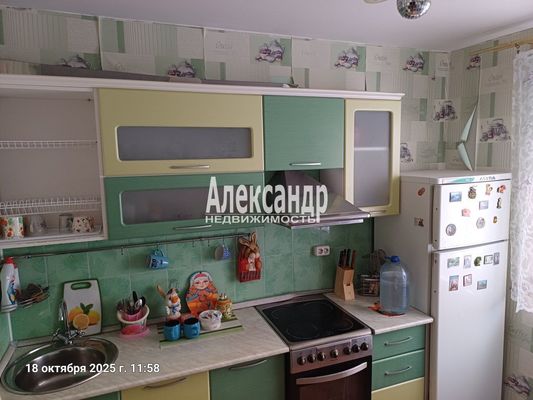 Продам трехкомнатную (3-комн.) квартиру, Спирина ул, 7к1, Красное Село г