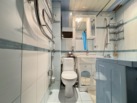 Продам двухкомнатную (2-комн.) квартиру, Зверинецкая ул, 12, Москва г