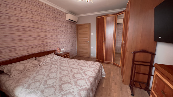 Продам трехкомнатную (3-комн.) квартиру, 18-я линия ул, 3, Ростов-на-Дону г