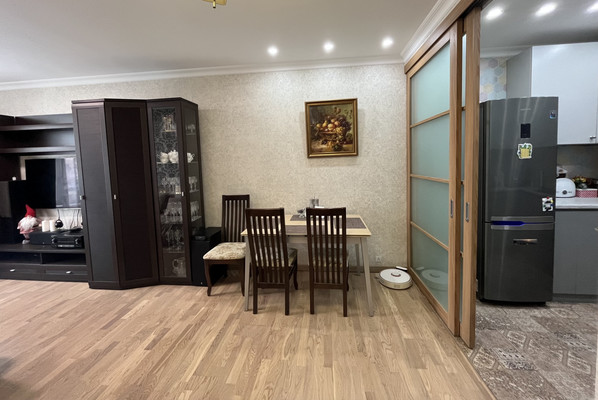 Продам трехкомнатную (3-комн.) квартиру, 18-я линия ул, 3, Ростов-на-Дону г