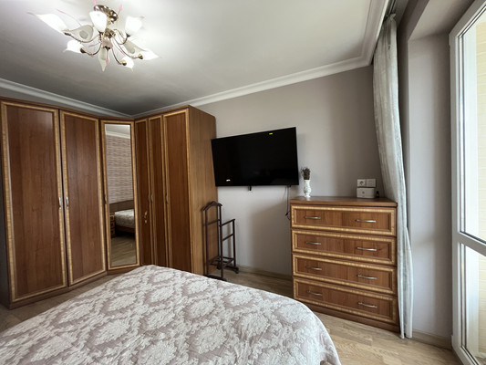 Продам трехкомнатную (3-комн.) квартиру, 18-я линия ул, 3, Ростов-на-Дону г