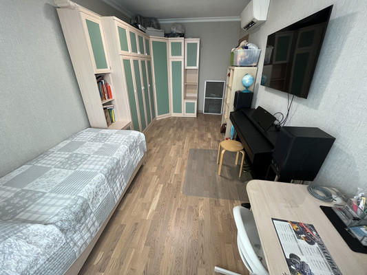 Продам трехкомнатную (3-комн.) квартиру, 18-я линия ул, 3, Ростов-на-Дону г