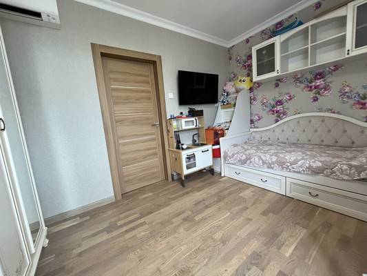 Продам трехкомнатную (3-комн.) квартиру, 18-я линия ул, 3, Ростов-на-Дону г