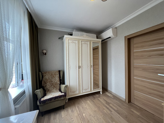 Продам трехкомнатную (3-комн.) квартиру, 18-я линия ул, 3, Ростов-на-Дону г