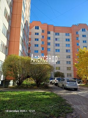 Продам трехкомнатную (3-комн.) квартиру, Спирина ул, 7к1, Красное Село г