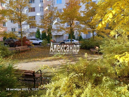 Продам трехкомнатную (3-комн.) квартиру, Спирина ул, 7к1, Красное Село г